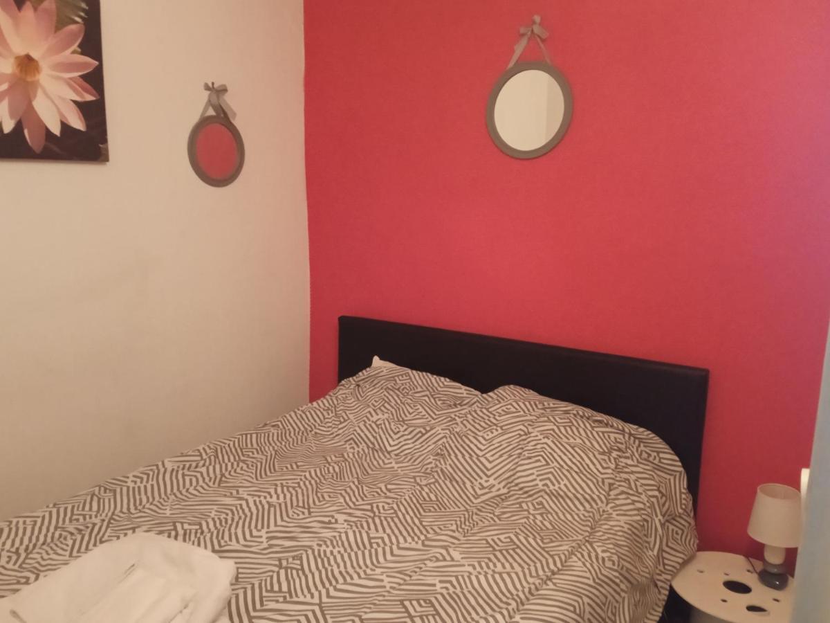 Appartement Familial - 2 Chambres โกเตอเรต์ ภายนอก รูปภาพ